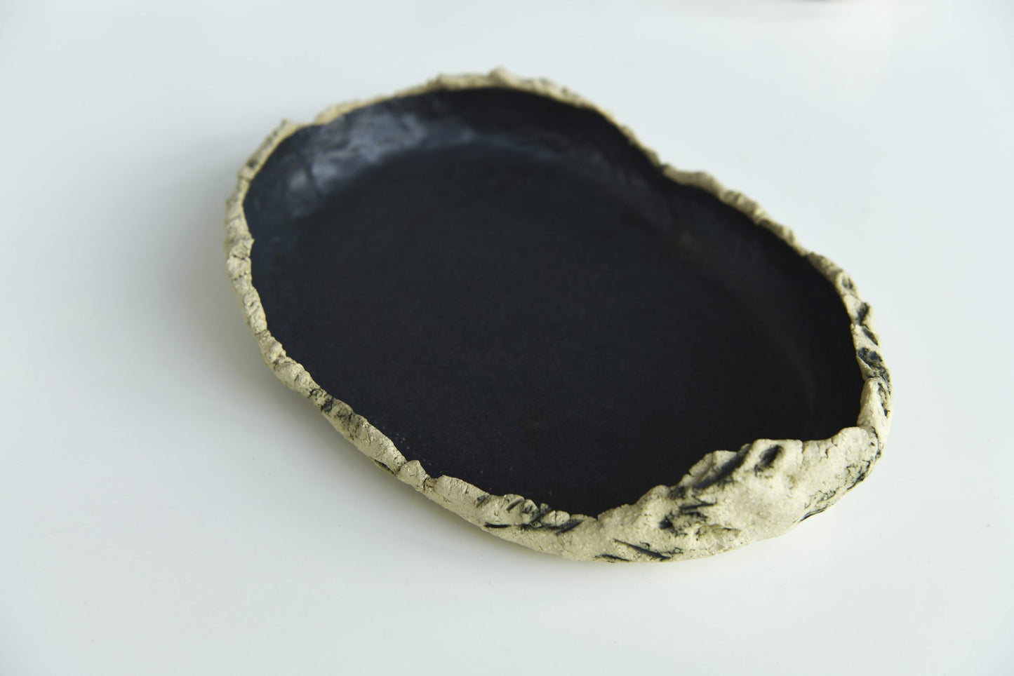 Plato irregular Black Stone